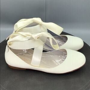 The White Ribbon Ballet Dance Shoes Womens Size 8.5 Off White Flats Ankle Tie